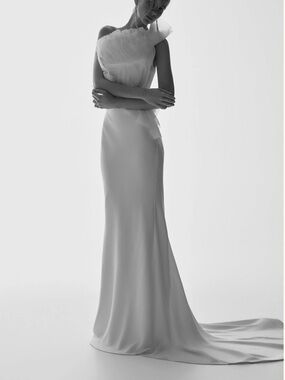 Meshki Clara
Fishtail Maxi Skirt - White